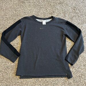 Nike Yoga Therma-Fit youth large grey and black long sleeve sweatshirt